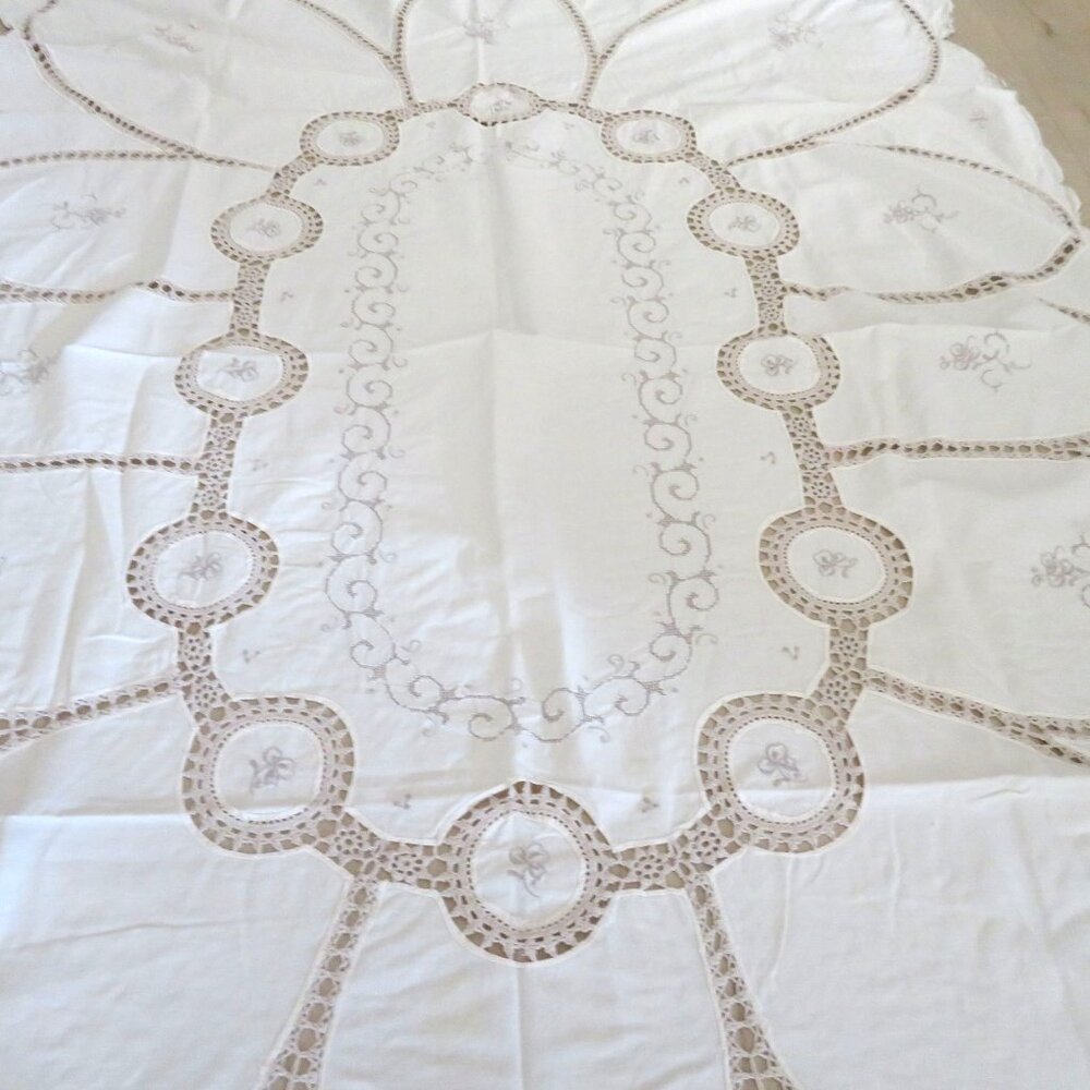 Vintage Beige Cotton Tablecloth Embroidered Floral Crochet Lace Details 48 x 66 - Picture 8 of 12